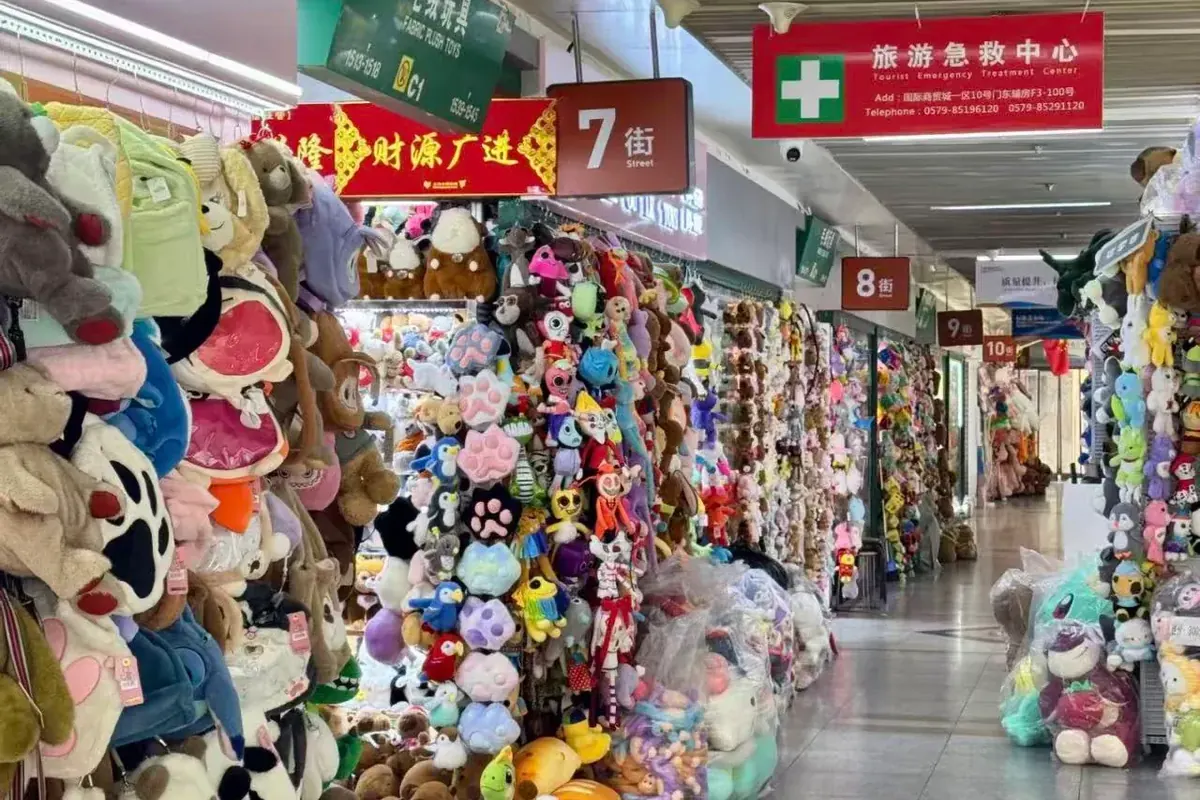 China Sourcing Agent Fees 2026: 3–8% + Calculator