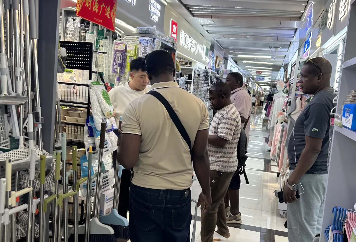 Polasourcing team assisting buyers at a Yiwu market visit